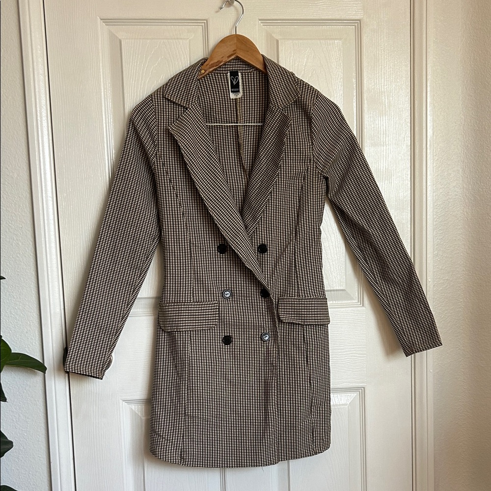 Windsor Women's Houndstooth Double-Breasted Blazer
